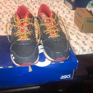 Slightly worn, original box